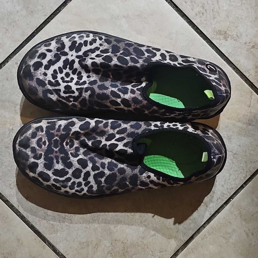 Leopard Print Slip-On Shoes